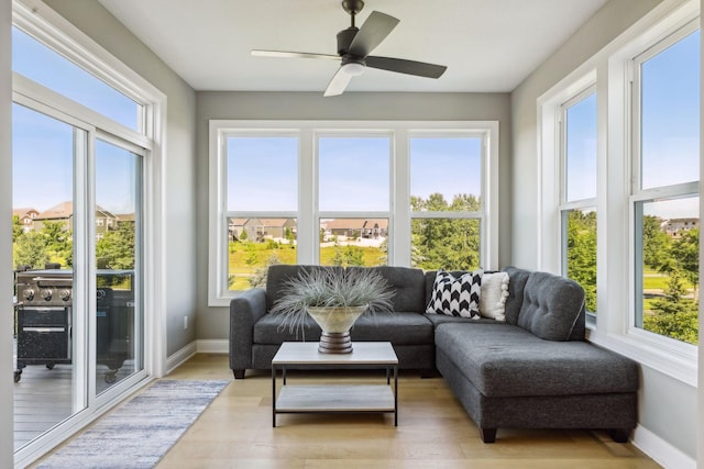 sunroom with ceiling fan