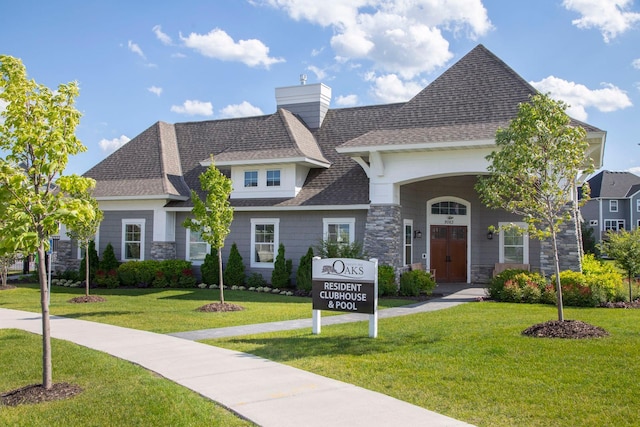 view of front of house featuring a front lawn