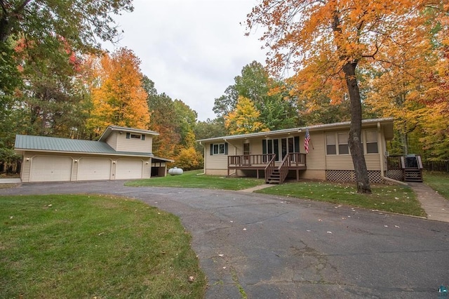 view of front facade with a porch and a front lawn