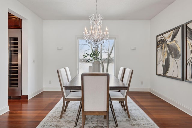 dining area with a notable chandelier, dark wood-type flooring, and beverage cooler