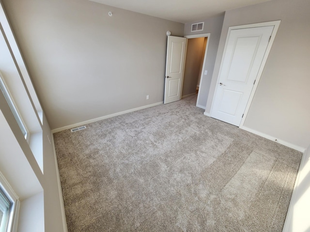 view of carpeted spare room