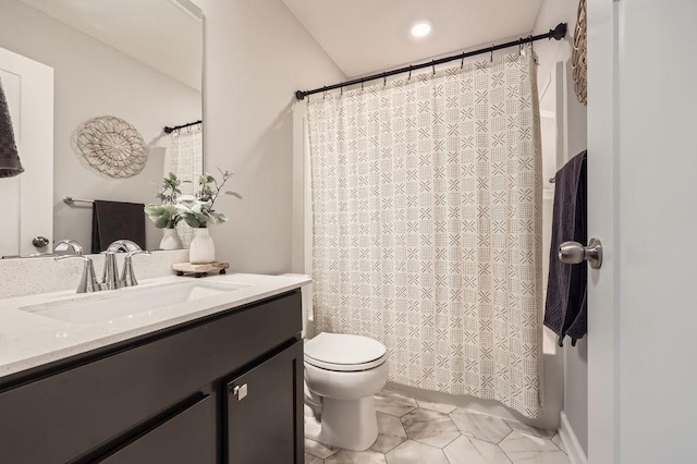 bathroom with curtained shower, toilet, and vanity