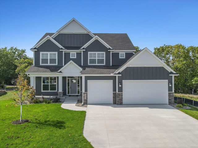 craftsman-style house featuring a front lawn