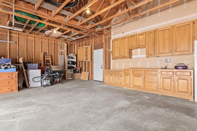 garage featuring washer / dryer