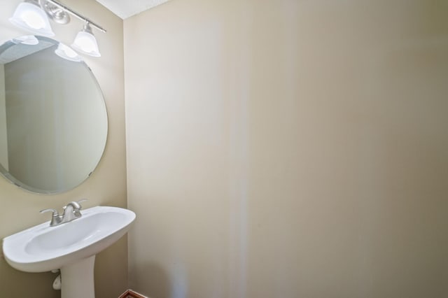 bathroom featuring sink