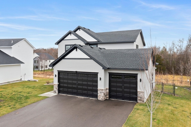 view of front of home featuring a front yard