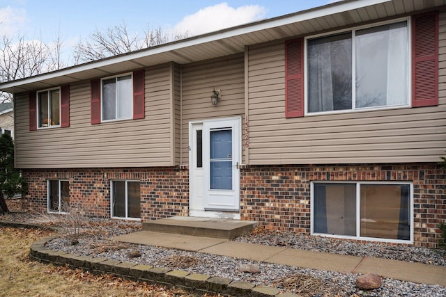 view of front facade with brick siding