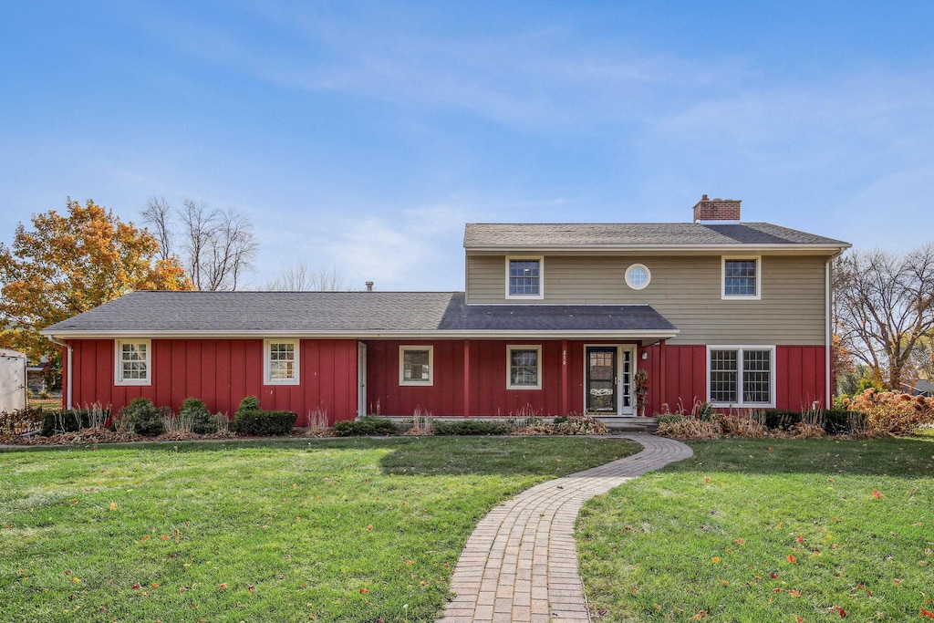 front of property featuring a front yard