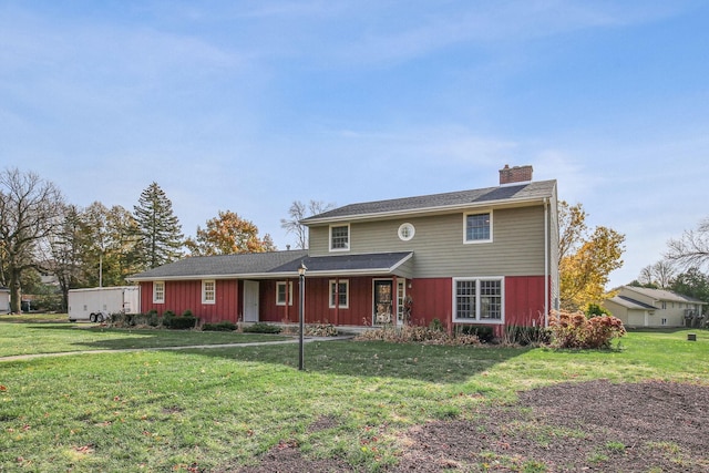 view of front of home featuring a front yard