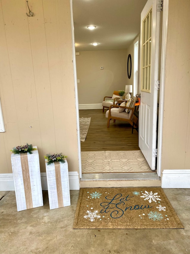 entrance to property featuring covered porch