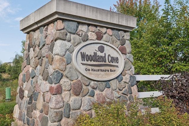 view of community / neighborhood sign