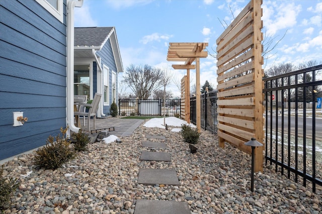 view of yard featuring a patio