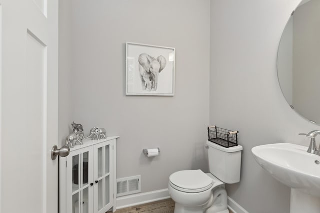 bathroom featuring toilet and sink