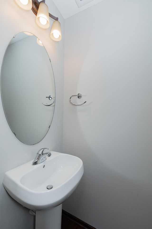 bathroom featuring sink