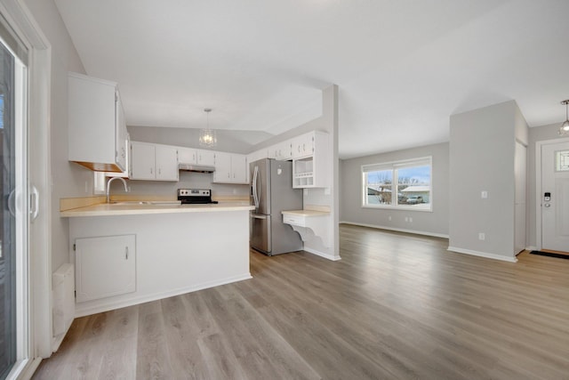 kitchen with pendant lighting, stainless steel appliances, kitchen peninsula, and white cabinets