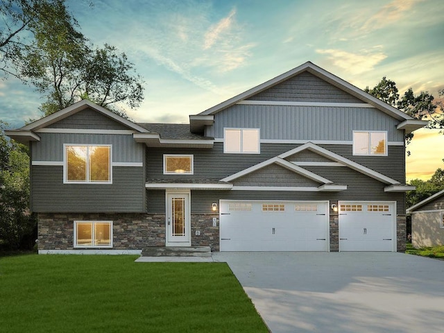 view of front of home featuring a lawn and a garage