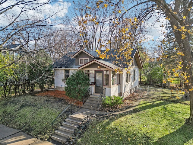 view of front of property with a front yard