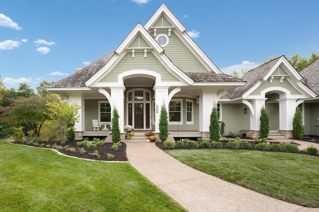 view of front of property featuring a porch and a front yard