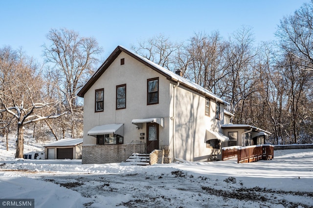 view of front facade featuring a garage