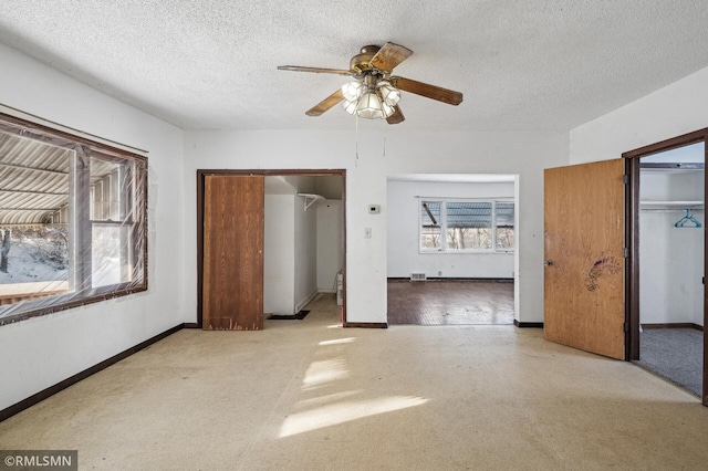 unfurnished bedroom featuring a textured ceiling and ceiling fan