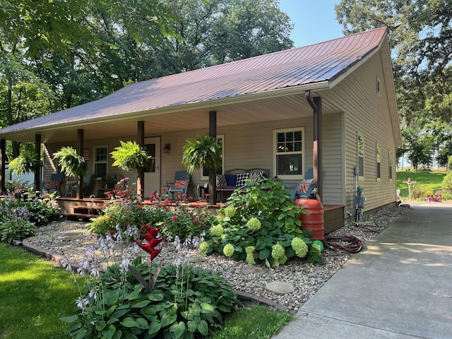 view of front facade with a porch