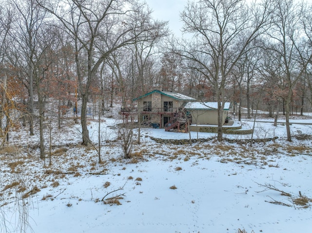 view of yard layered in snow