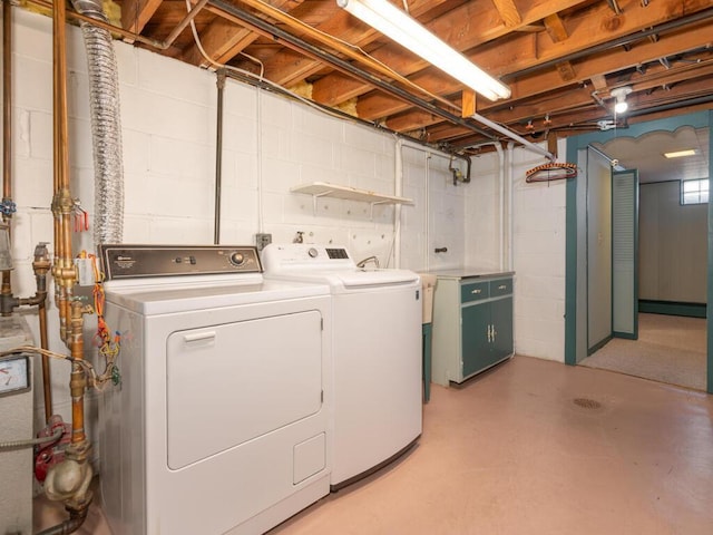 laundry room with baseboard heating and washing machine and clothes dryer