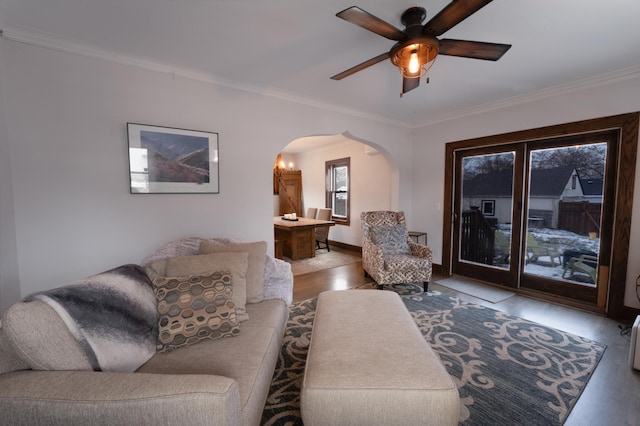 living room featuring crown molding, ceiling fan, and light hardwood / wood-style flooring