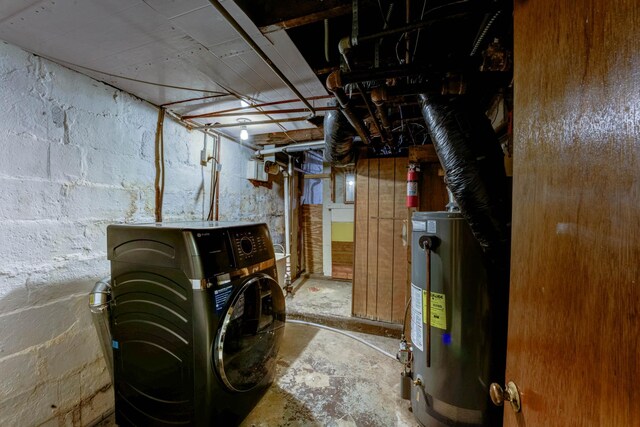 basement featuring gas water heater and washing machine and clothes dryer