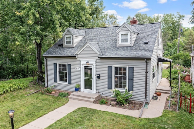 cape cod home featuring a front yard