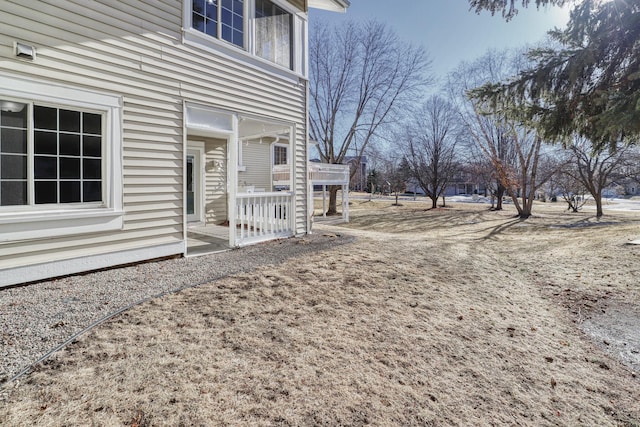 view of yard featuring a patio