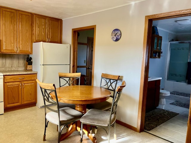 dining space with ornamental molding