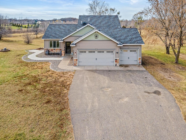 view of front of home featuring a front lawn