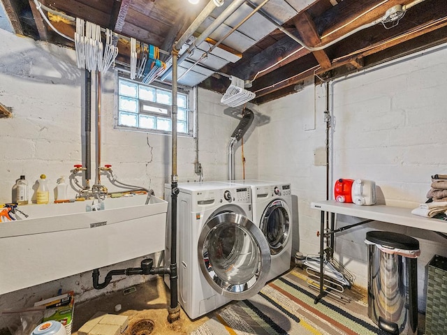 washroom featuring sink and washing machine and dryer