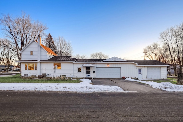 view of front of property featuring a garage