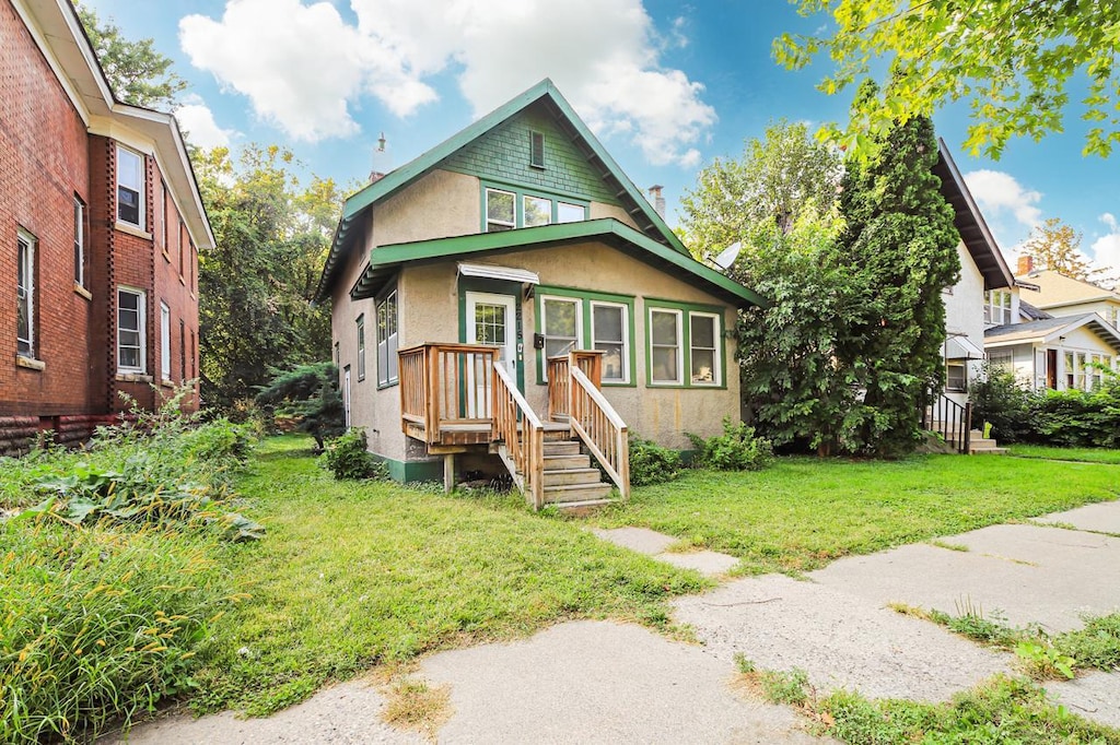 bungalow-style house with a front lawn