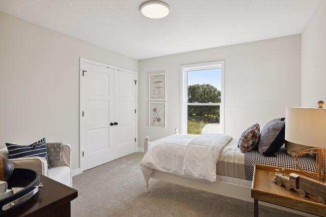 bedroom featuring carpet floors and a closet