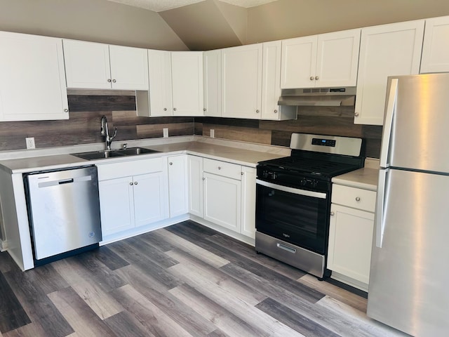 kitchen featuring sink, dark wood-type flooring, appliances with stainless steel finishes, white cabinetry, and tasteful backsplash