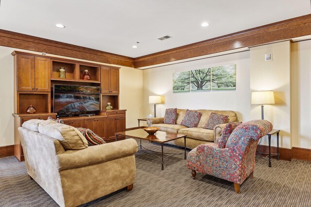 living room with carpet floors, recessed lighting, visible vents, and baseboards