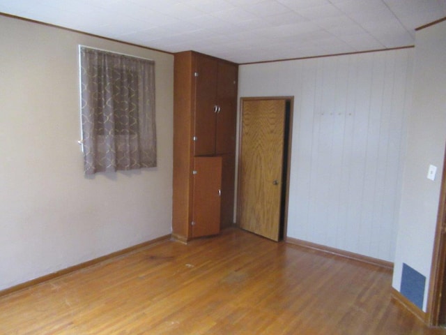 unfurnished room with light hardwood / wood-style flooring