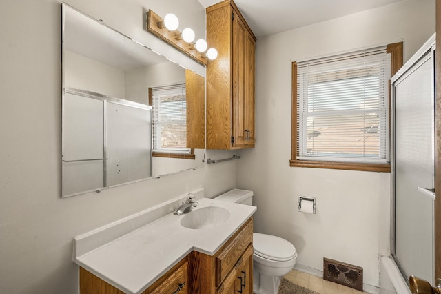 full bathroom with enclosed tub / shower combo, plenty of natural light, toilet, and vanity