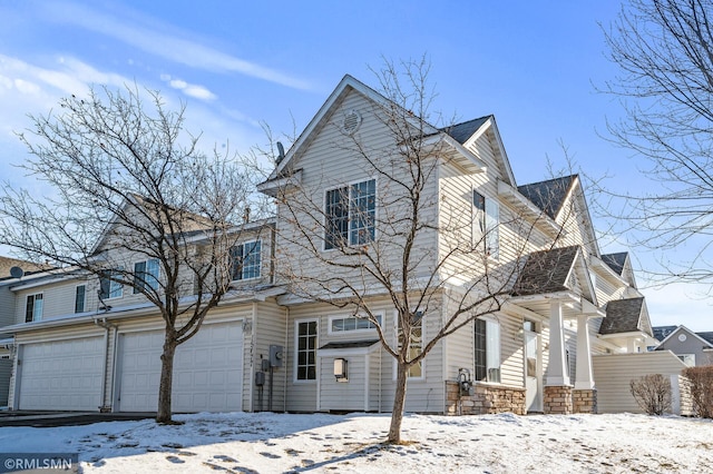 view of front property featuring a garage