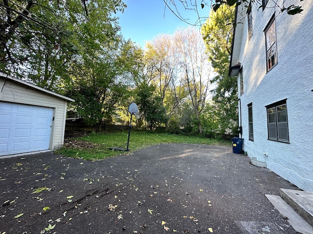 view of yard with a garage and an outdoor structure