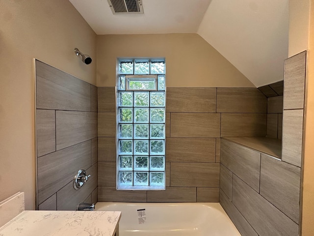 bathroom with tiled shower / bath combo