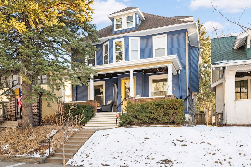 view of front of property featuring covered porch