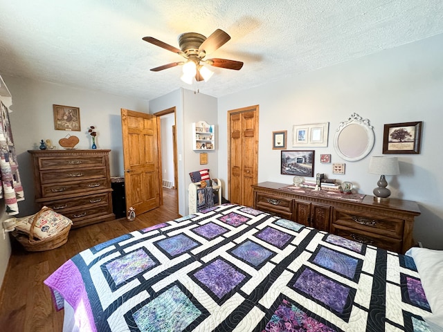 bedroom featuring a ceiling fan, wood finished floors, and a textured ceiling