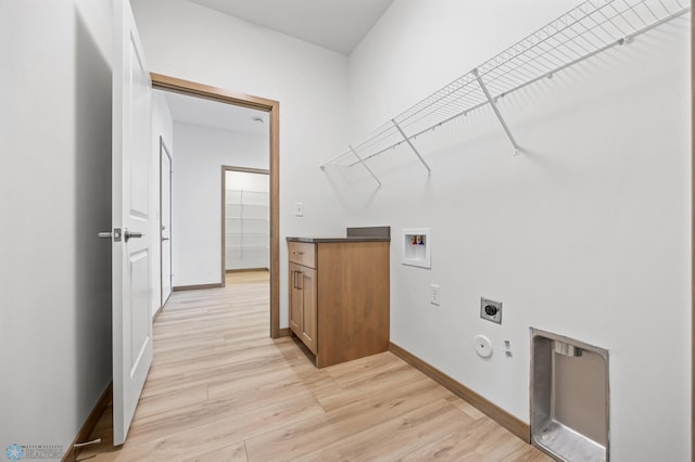 washroom featuring washer hookup, hookup for an electric dryer, hookup for a gas dryer, and light hardwood / wood-style flooring