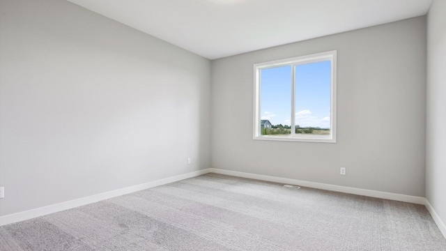 unfurnished room featuring carpet