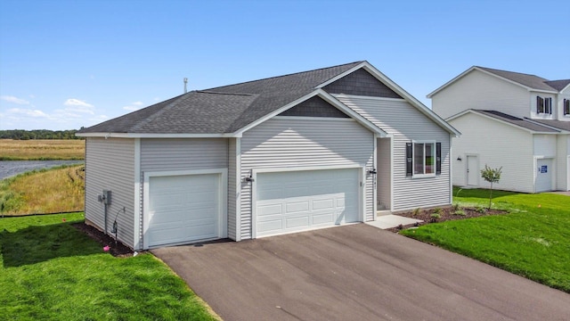 view of front of property featuring a front lawn