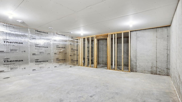 bathroom featuring concrete flooring